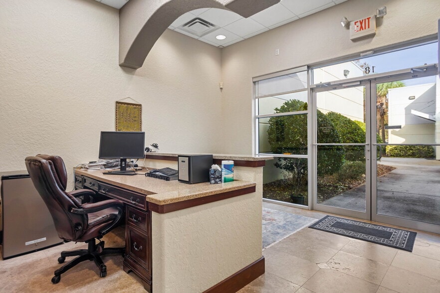 More Photos Of 8810 Commodity Cir, Orlando Showroom For Lease