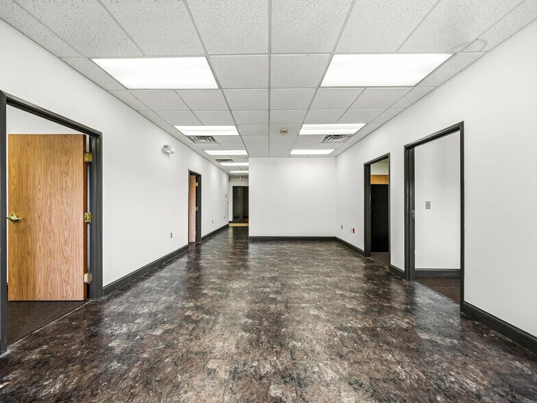 More Photos Of 235 Commerce St, Brevard Manufacturing For Sale