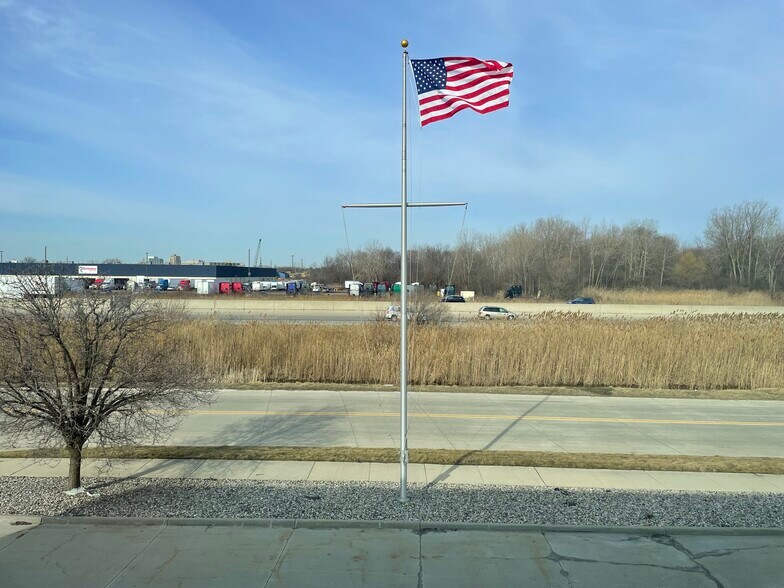 More Photos Of 41800 Executive Dr, Harrison Township Manufacturing For Lease