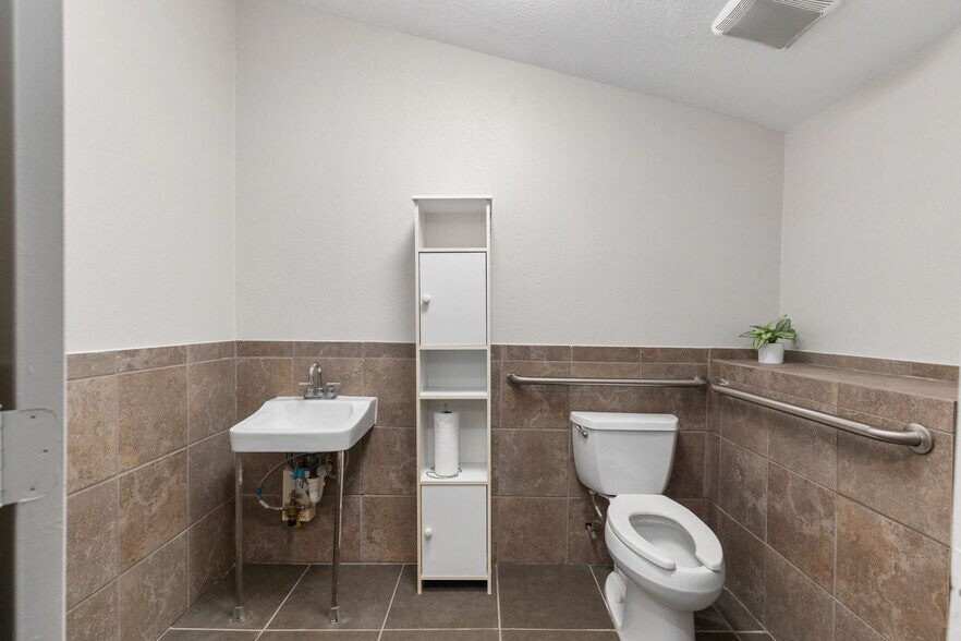 More Photos Of 5231 San Pedro Ave, San Antonio Office Residential For Sale