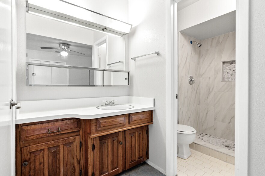 More Photos Of 215 Jasanda Way, Mesquite Specialty For Sale