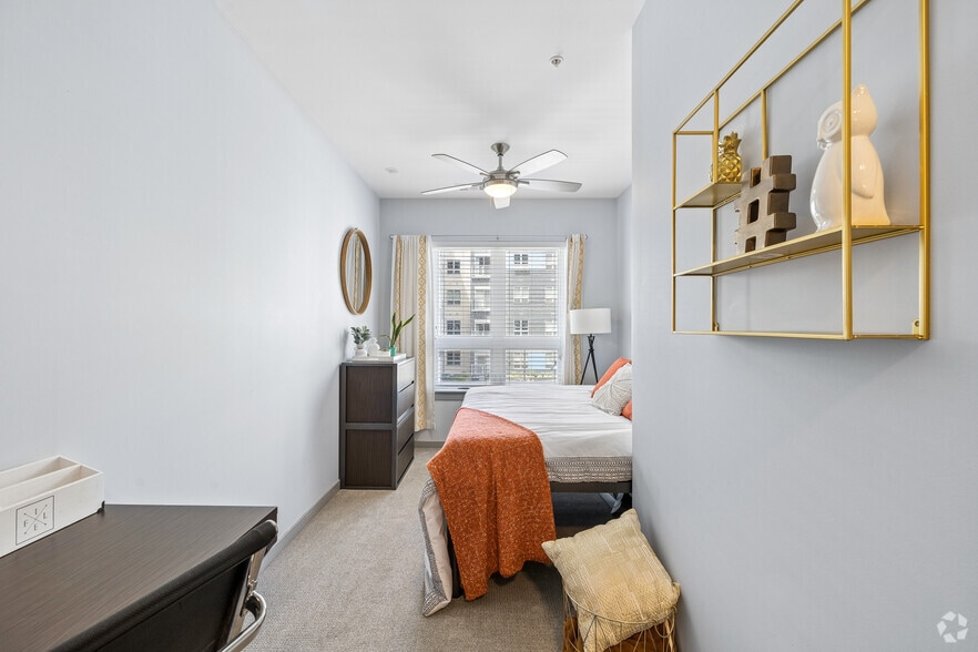More Photos Of 919 E Genesee St, Syracuse Apartments For Lease