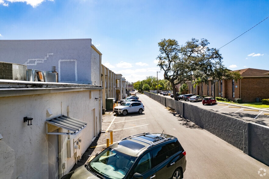 More Photos Of 10906 N 56th St, Tampa Unknown For Lease