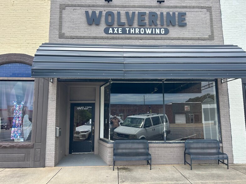 More Photos Of 216 S Main St, Woodruff Storefront For Lease