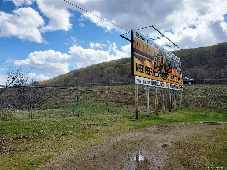 More Photos Of 206 Service Rd, Parksville Office For Sale