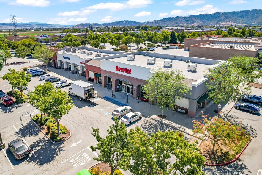 More Photos Of 6845-6855 Camino Arroyo dr, Gilroy General Retail For Lease