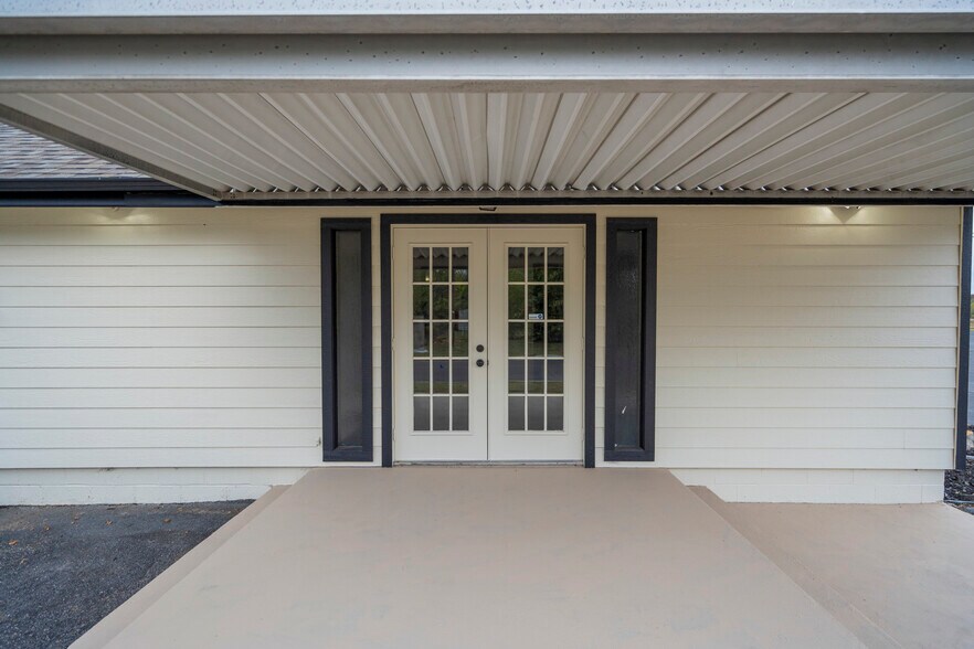 More Photos Of 1823 W 51st St, Tulsa Freestanding For Sale