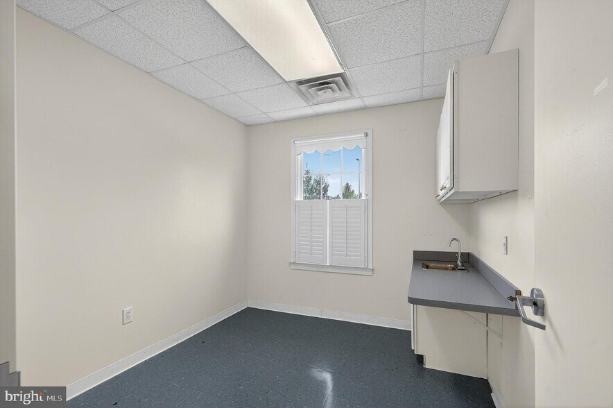 More Photos Of 7117 Salem Fields Blvd, Fredericksburg Office For Lease