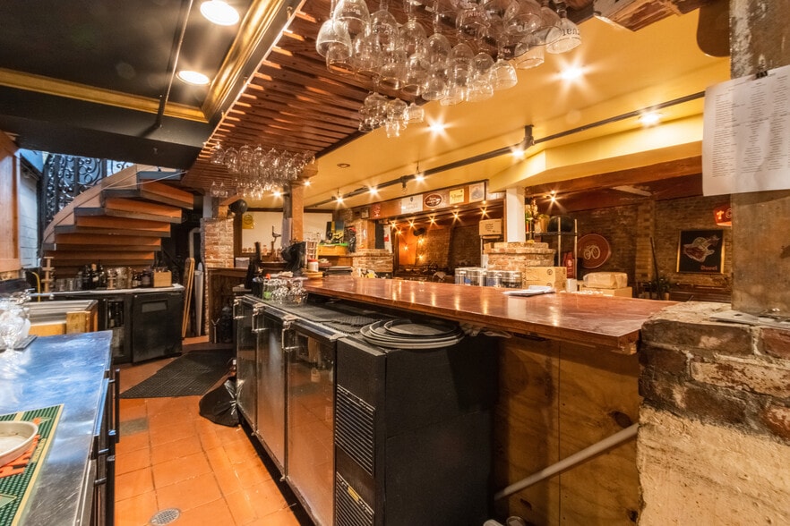 More Photos Of 800 Greenwich St, San Francisco Storefront Retail Residential For Lease