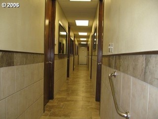More Photos Of 10324 NE Halsey St, Portland Office For Sale