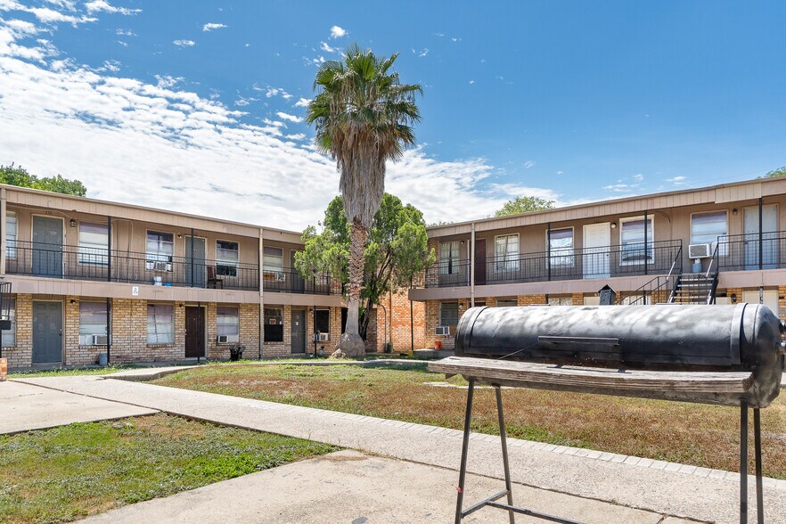 More Photos Of 7678 W US Highway 90, San Antonio Apartments For Sale
