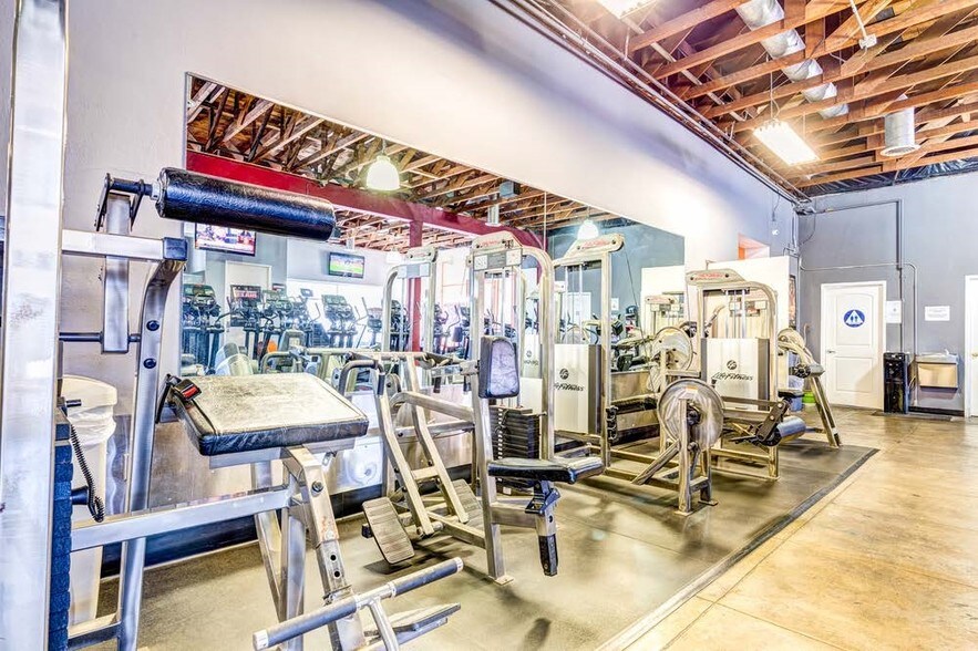 More Photos Of 2985-2999 Glendale Blvd, Los Angeles Health Club For Sale