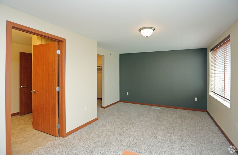 More Photos Of 401 N Washington St, Green Bay Apartments For Lease