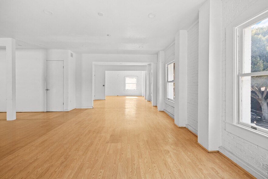 More Photos Of 2917-2921 Main St, Santa Monica Storefront Retail Office For Lease