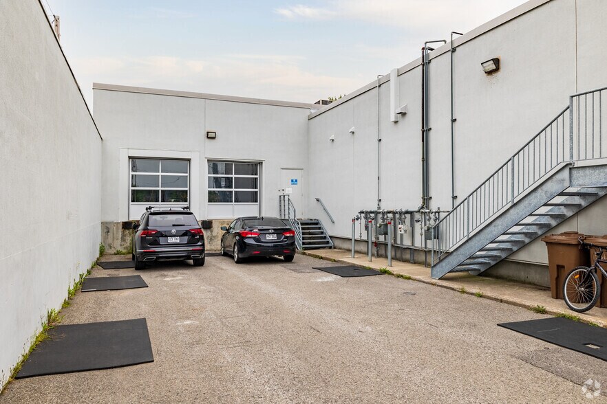 More Photos Of 1-3 Rue Quintal, Charlemagne Office For Lease