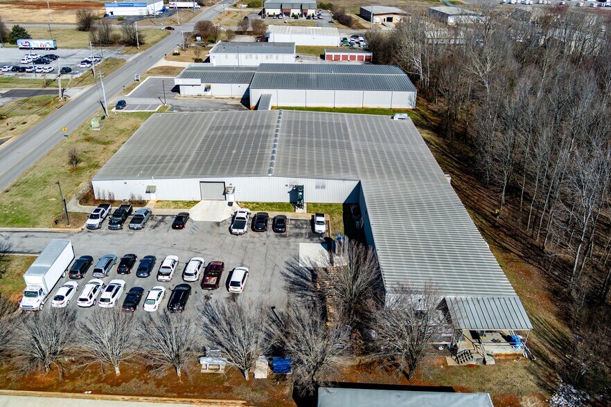 More Photos Of 144 Jetplex Ln, Madison Warehouse For Sale