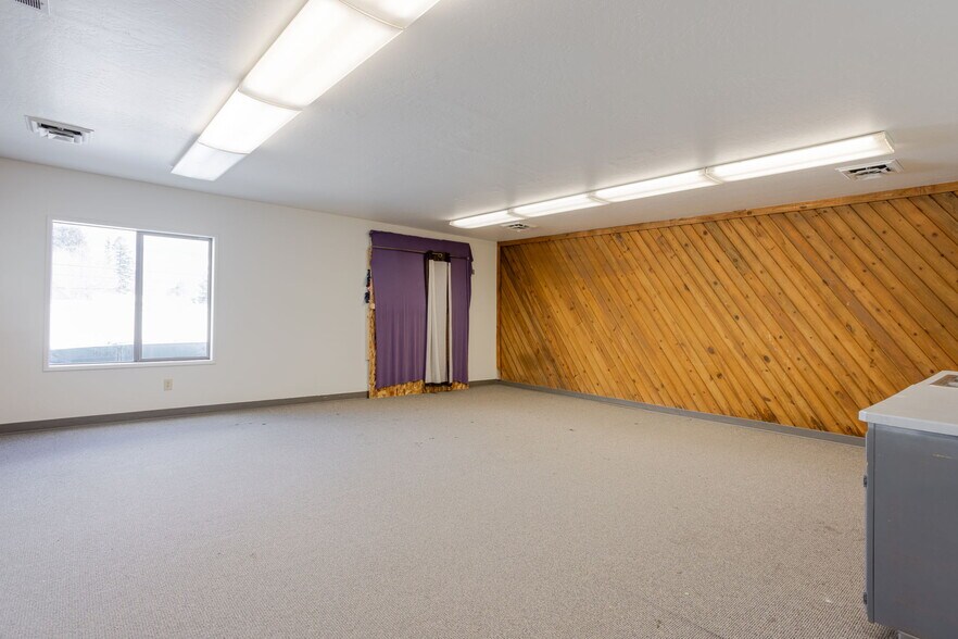 More Photos Of 999 NE 2nd St, Bend Freestanding For Lease
