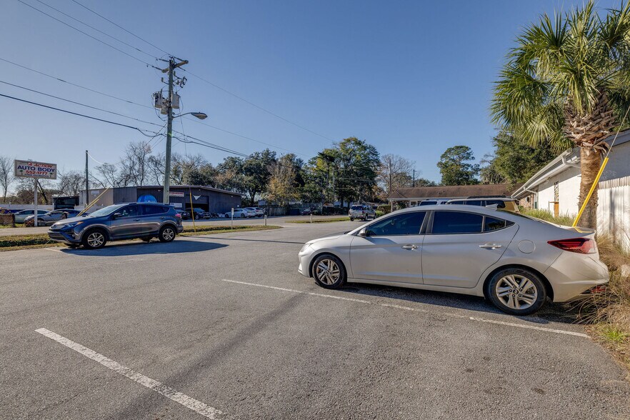 More Photos Of 5617 Dorchester Rd, North Charleston Veterinarian Kennel For Lease