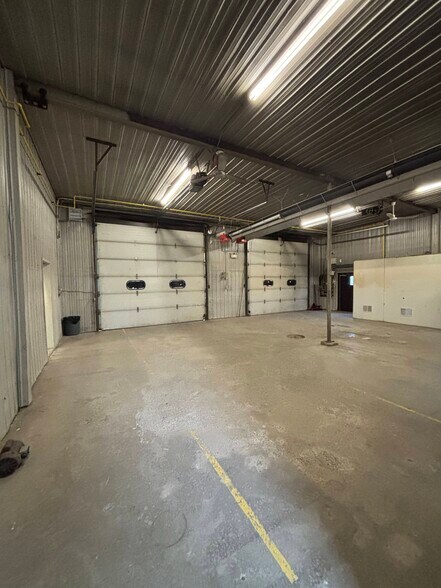 More Photos Of 7010 Parkway Rd, Greely Flex For Sale