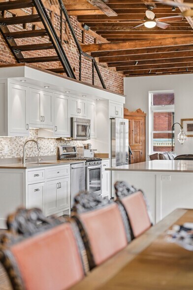 More Photos Of 443 Walnut St, Sewickley Flex For Sale