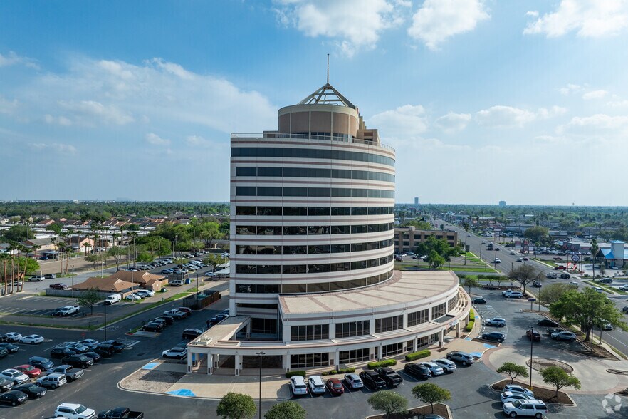 More Photos Of 3900 N 10th St, McAllen Office For Lease