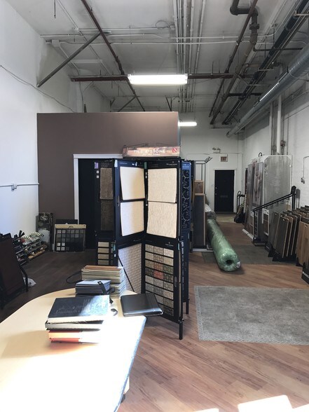 More Photos Of 4222 N Ravenswood Ave, Chicago Manufacturing For Lease