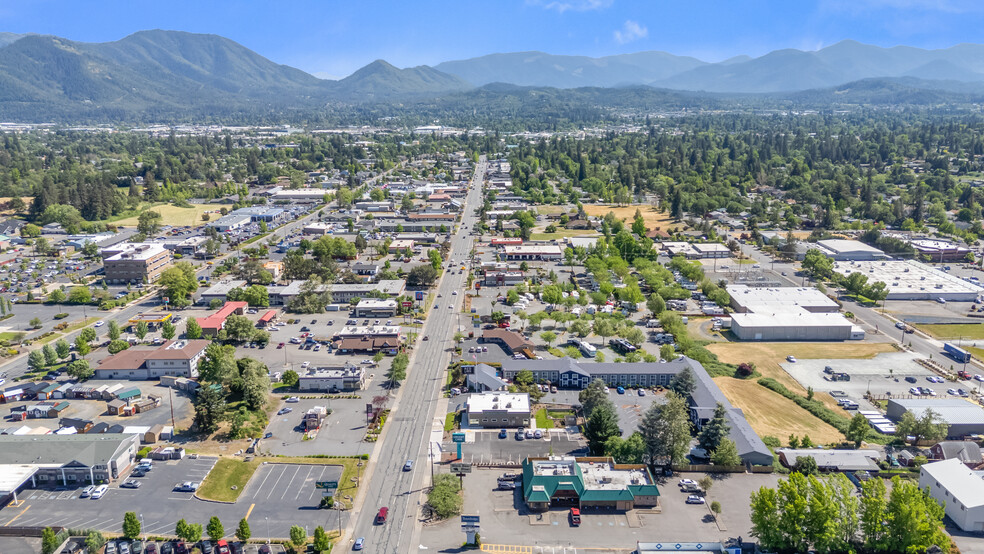More Photos Of 1890 NW 6th St, Grants Pass Skilled Nursing Facility For Sale