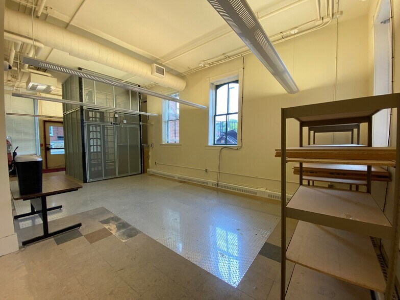 More Photos Of 1301 Central Ave, Dubuque Office For Lease