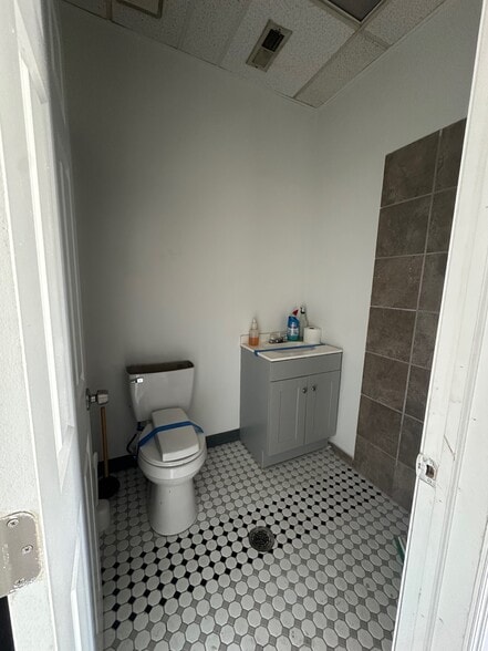 More Photos Of 3300-3312 Encrete Ln, Dayton Light Manufacturing For Lease