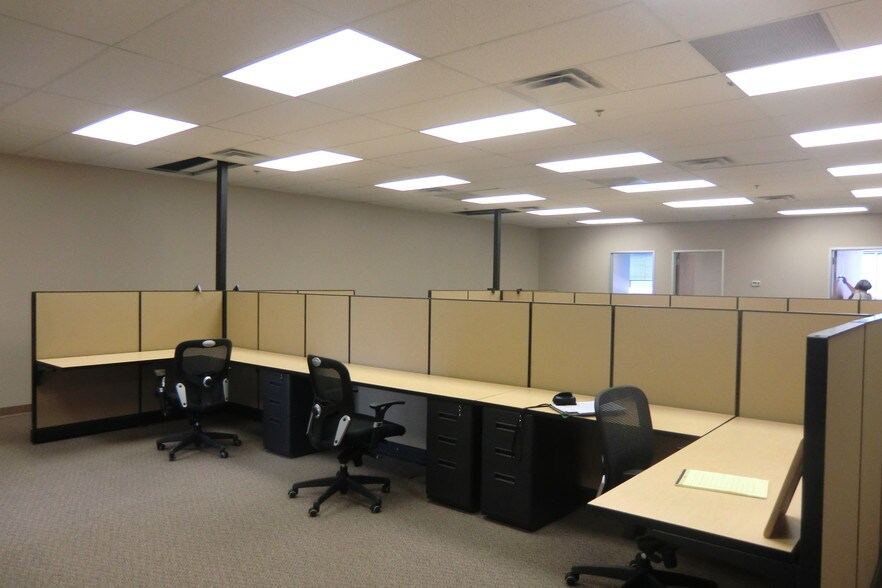 More Photos Of 1910 Fairgrove Ave, Hamilton Light Distribution For Lease