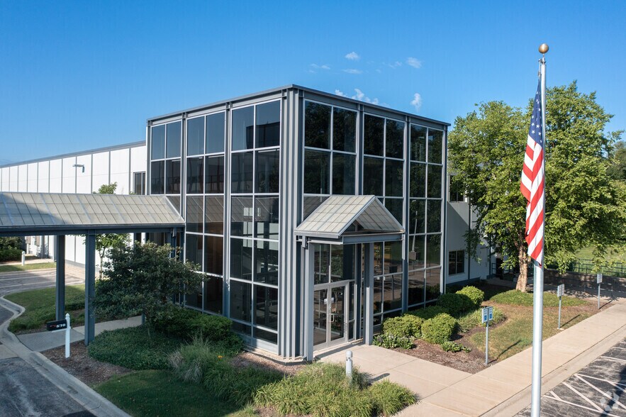 More Photos Of 540 W Northwest Hwy, Barrington Unknown For Lease