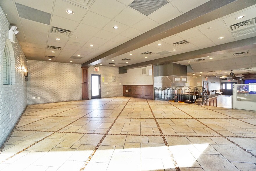 More Photos Of 35 Androvette St, Staten Island Storefront Retail Residential For Lease