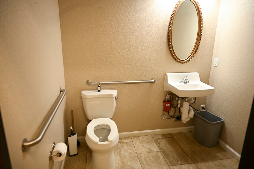 More Photos Of 1800 Industrial Blvd, Colleyville Loft Creative Space For Sale