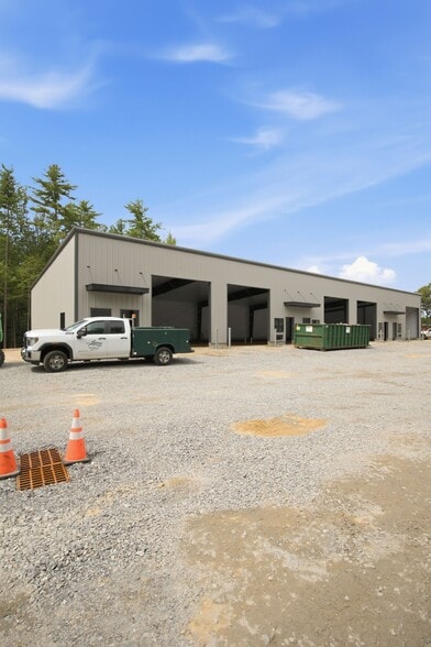 More Photos Of 288 Hounsell Ave, Gilford Flex For Sale