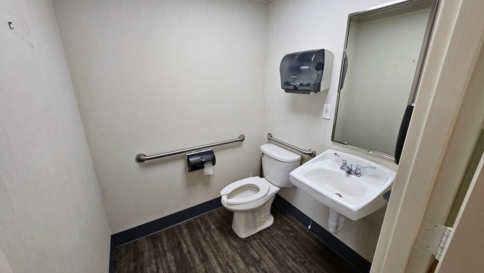 More Photos Of 4 Chateau Ln, Barboursville Medical For Sale