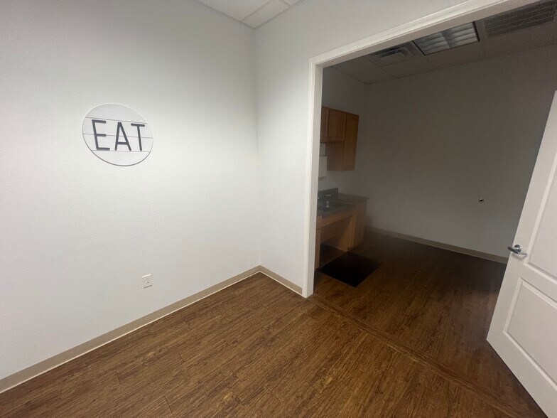 More Photos Of 3202 S W S Young Dr, Killeen Medical For Lease