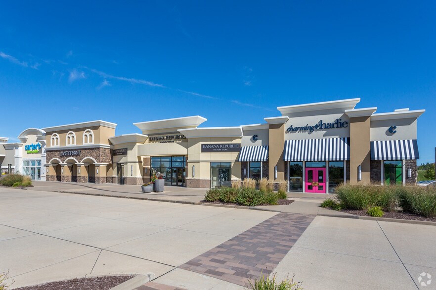 More Photos Of 4201 Elmore Ave, Davenport Unknown For Lease