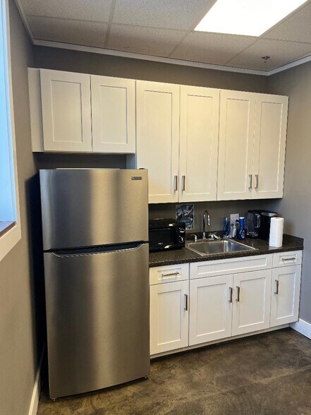 More Photos Of 1537-1545 Hansford St, Charleston Light Distribution For Lease