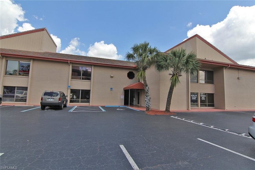 More Photos Of 923 Del Prado Blvd S, Cape Coral Medical For Lease