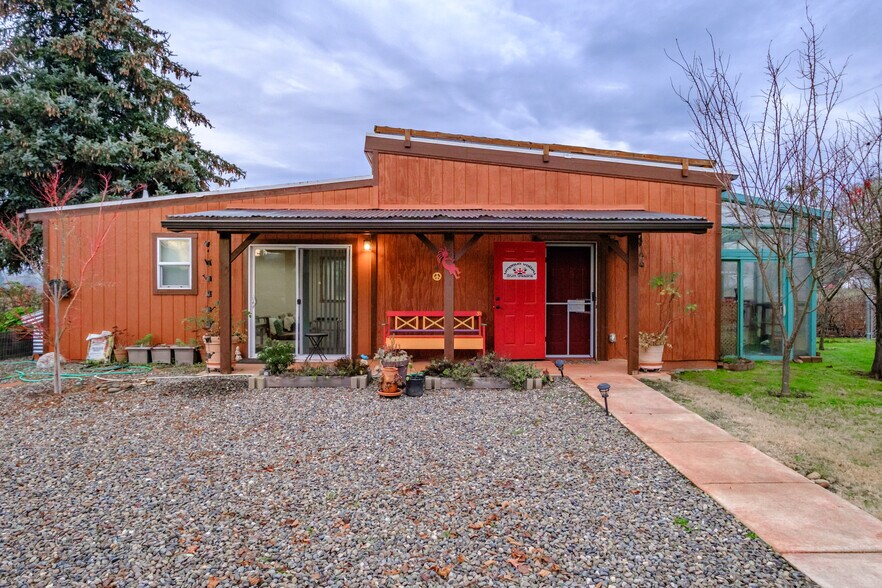 More Photos Of 909 Curry Rd, Roseburg Specialty For Sale
