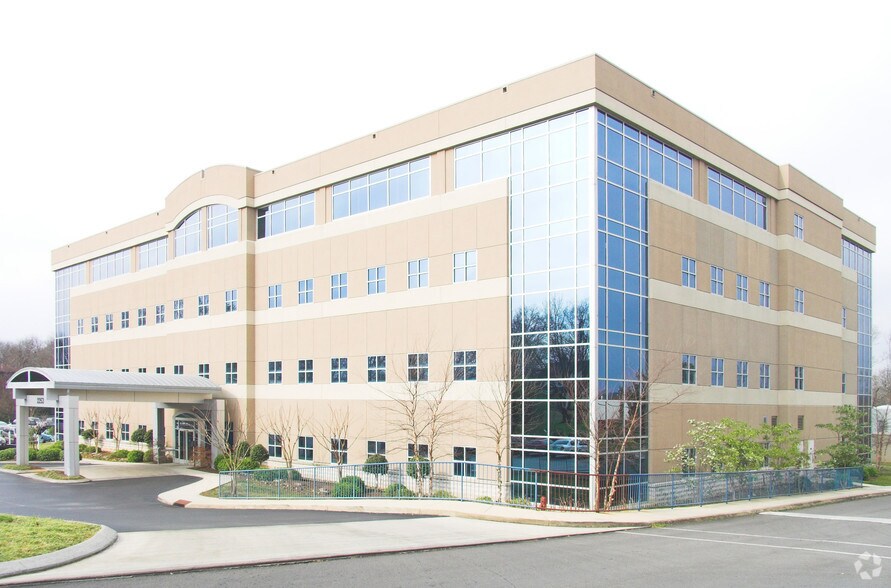 More Photos Of 2253 Chambliss Ave, Cleveland Medical For Lease