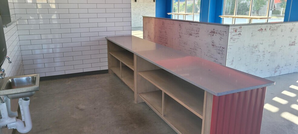 More Photos Of 2705 W Highway 30, Gonzales Freestanding For Lease