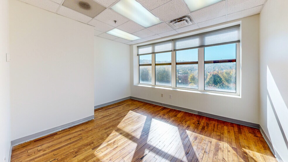 More Photos Of 124 College St, Asheville Office Residential For Sale