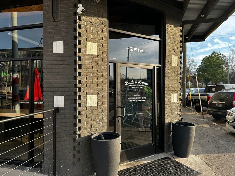 More Photos Of 2519 Broad Ave, Memphis Bar For Lease