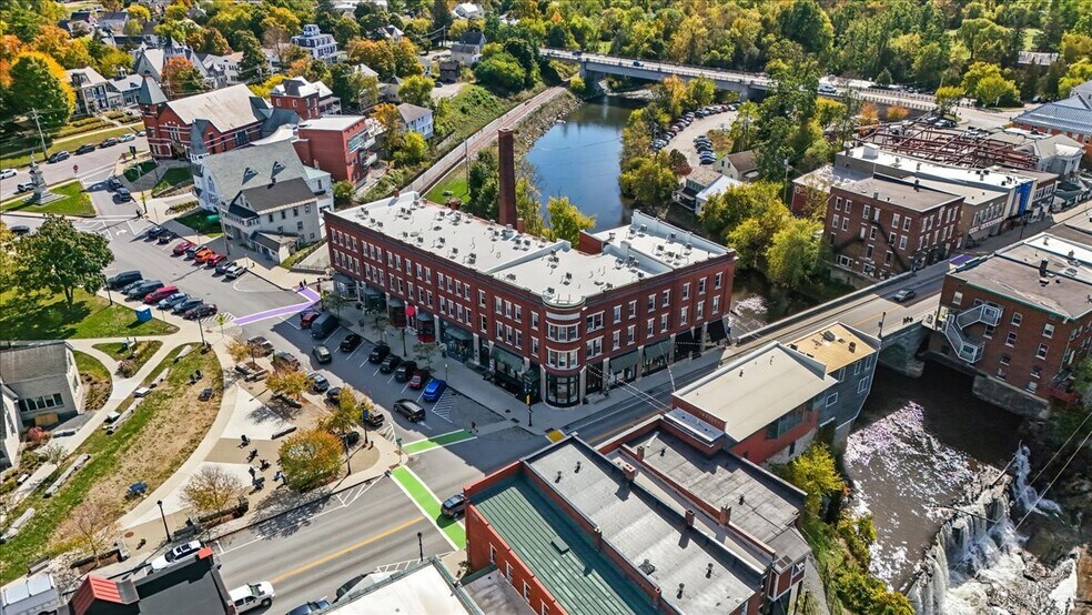 More Photos Of 10 Merchants Row, Middlebury Apartments For Sale