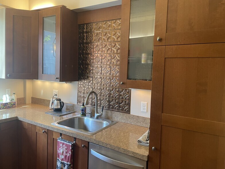 More Photos Of 917 Elm St, Manchester Storefront Retail Office For Sale