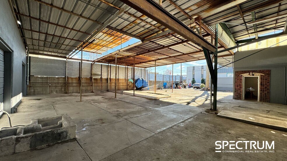 More Photos Of 16021 Arminta St, Van Nuys Warehouse For Sale