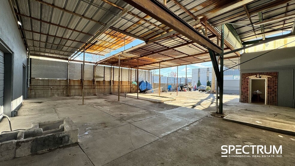 More Photos Of 16021 Arminta St, Van Nuys Warehouse For Sale