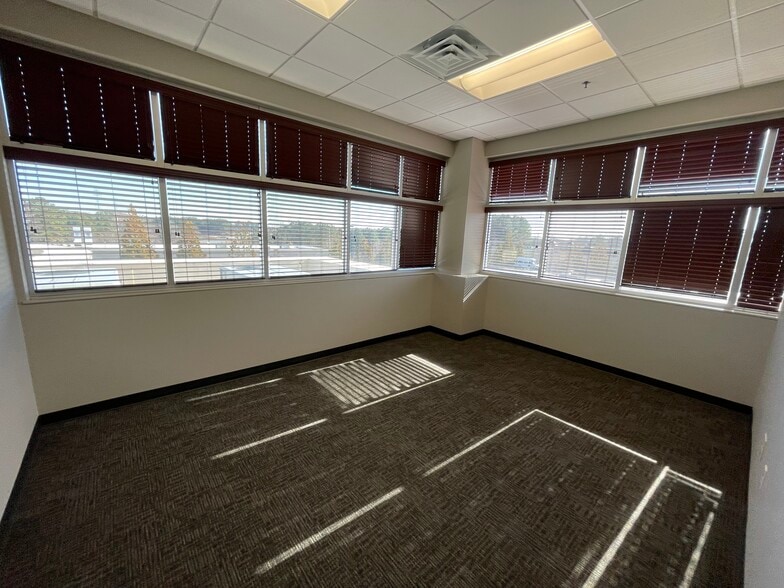 Hanes Mall Blvd, WinstonSalem, NC 27103 For Lease