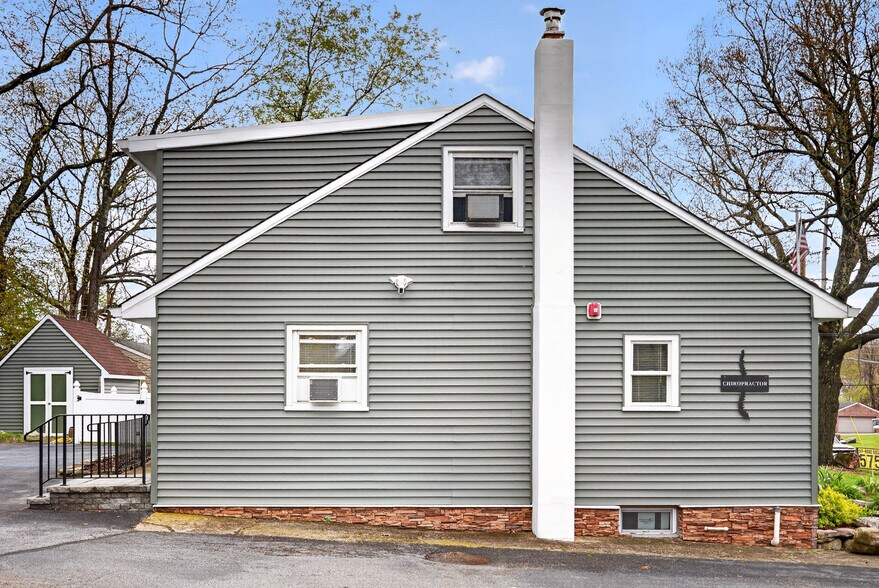 More Photos Of 187 Breakneck Rd, Highland Lakes Storefront Retail Residential For Sale